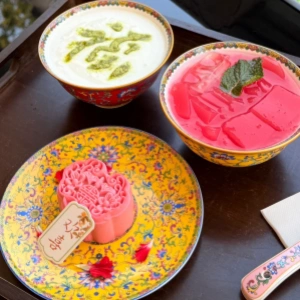 A must eat list for a night tour of Shichahai in Beijing for 50 yuan!