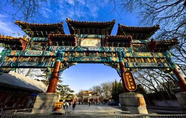 Top 10 Cultural Treasures at Yonghe Temple (with Bracelet Blessing Guide)