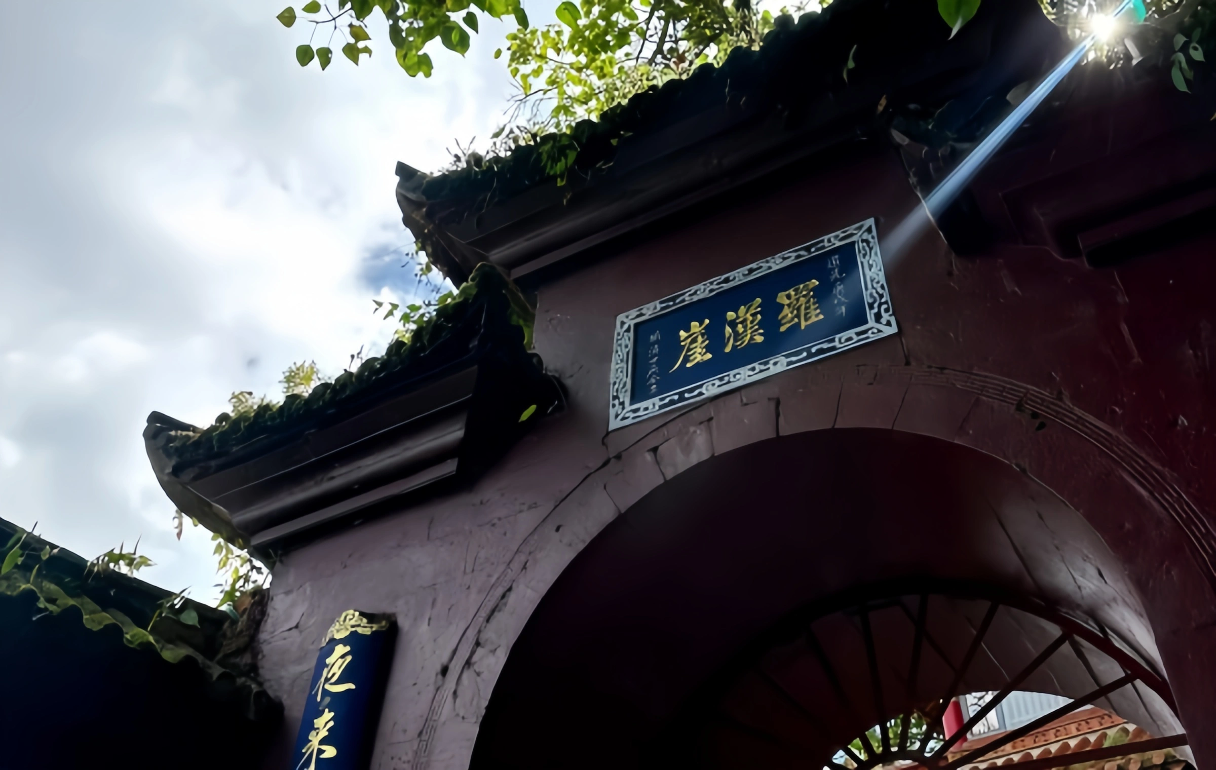 Xishan Longmen: A Stone Carving Miracle Hanging Above Dianchi Lake and the Dream of the Top Scholar-2