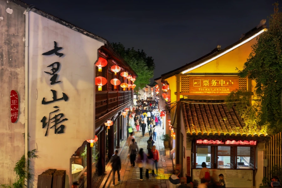 Shantang Street: A Journey from Bai Juyi's Water Conservancy Project to the Prosperous First Street of Suzhou-3