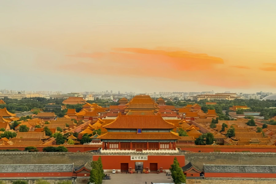 The Forbidden City: A Journey Through Six Hundred Years of the Imperial City's Vicissitudes-3