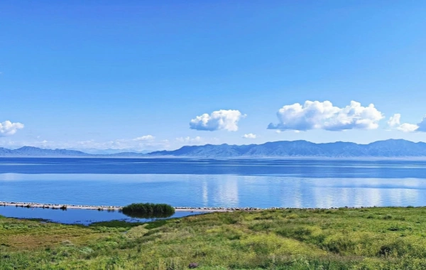 Sayram Lake: Un milagro ecológico... Desde Silk Road Waystation al 