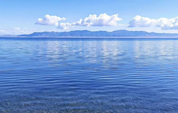 Sayram Lake: Un milagro ecológico... Desde Silk Road Waystation al 