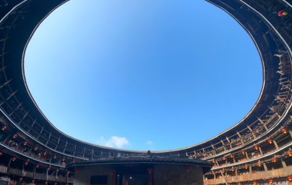 Nanjing Tulou: Hakka Homes and Mountain Legends Dentro de una plaza y un círculo-3