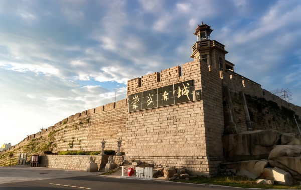 Chongwu Ancient City: A Living Epic of a 600-Year-Old Coastal Defense Stone City and the Charm of Hui'an Women