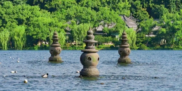 1741658725051.jpg day trips in hangzhou,west lake.jpg