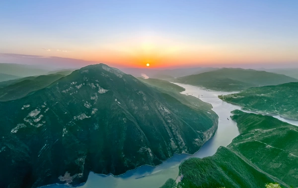 A 14-Day Yangtze River Odyssey: Beijing to Shanghai via Ancient Capitals, Spicy Hotpots & Three Gorges