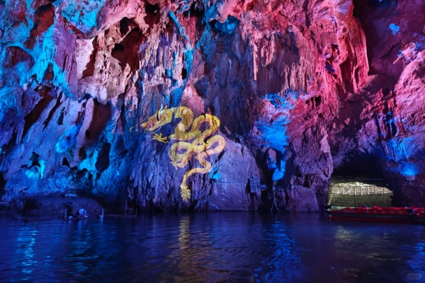 Dragon Palace: Un viaje al Museo del Karst subterráneo y al legendario 